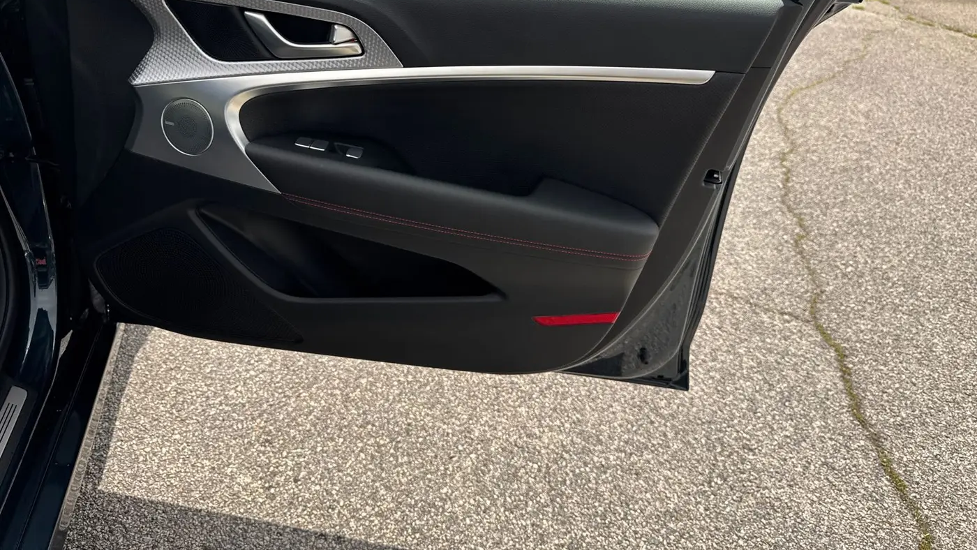2023 Genesis G70 3.3T Standard