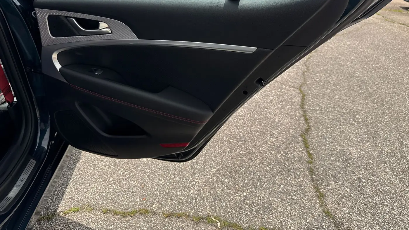 2023 Genesis G70 3.3T Standard