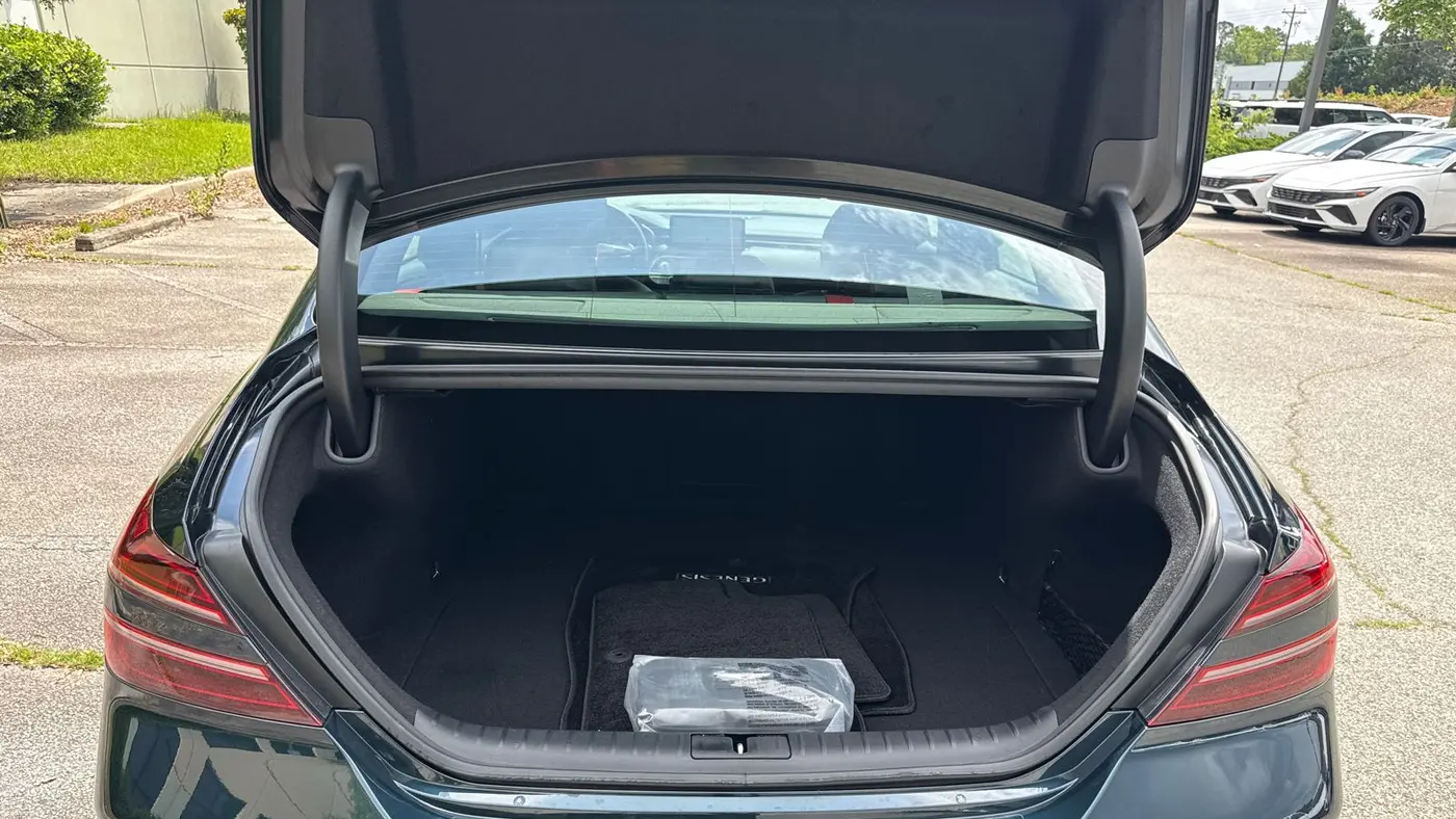 2023 Genesis G70 3.3T Standard