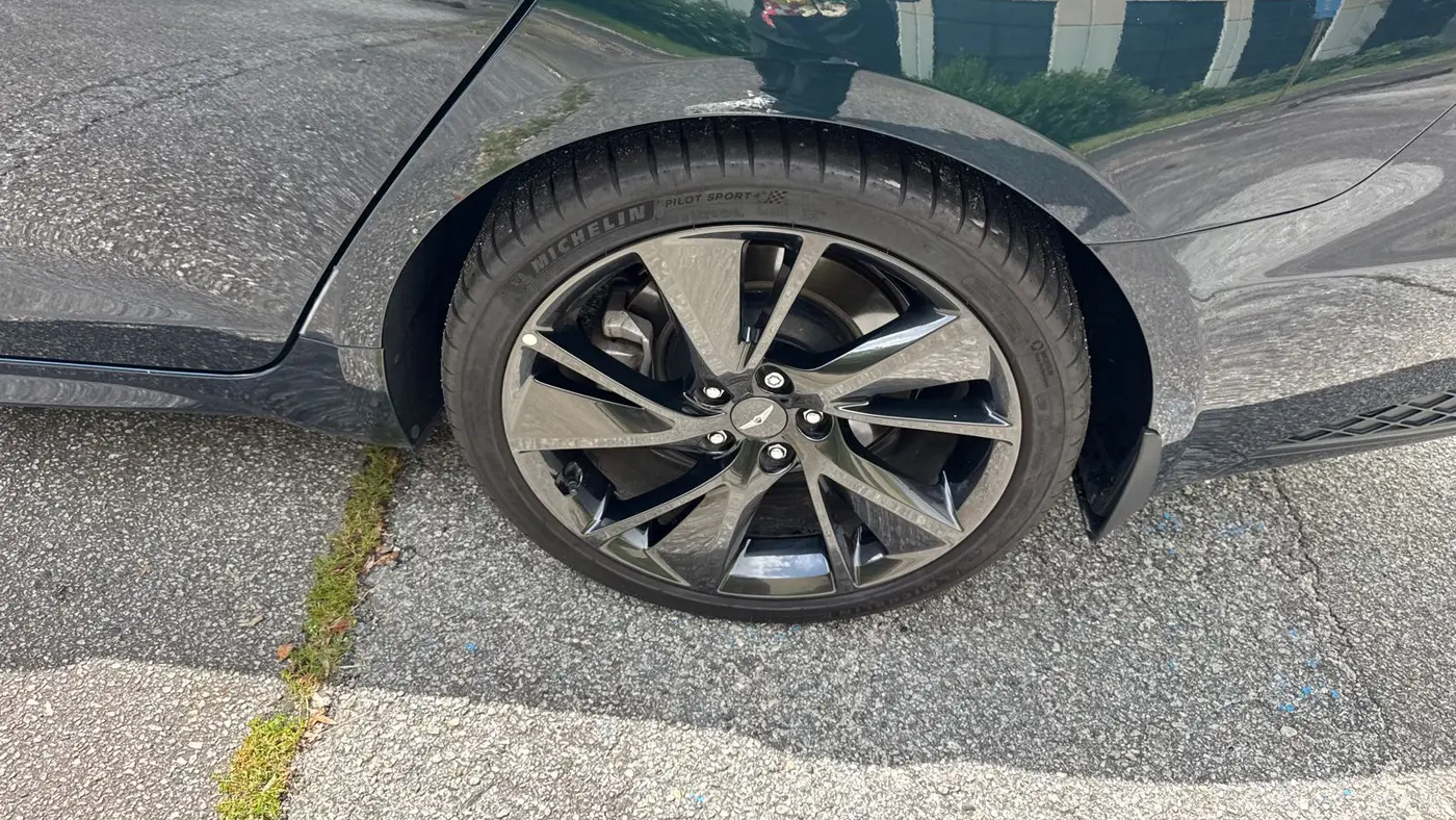 2023 Genesis G70 3.3T Standard
