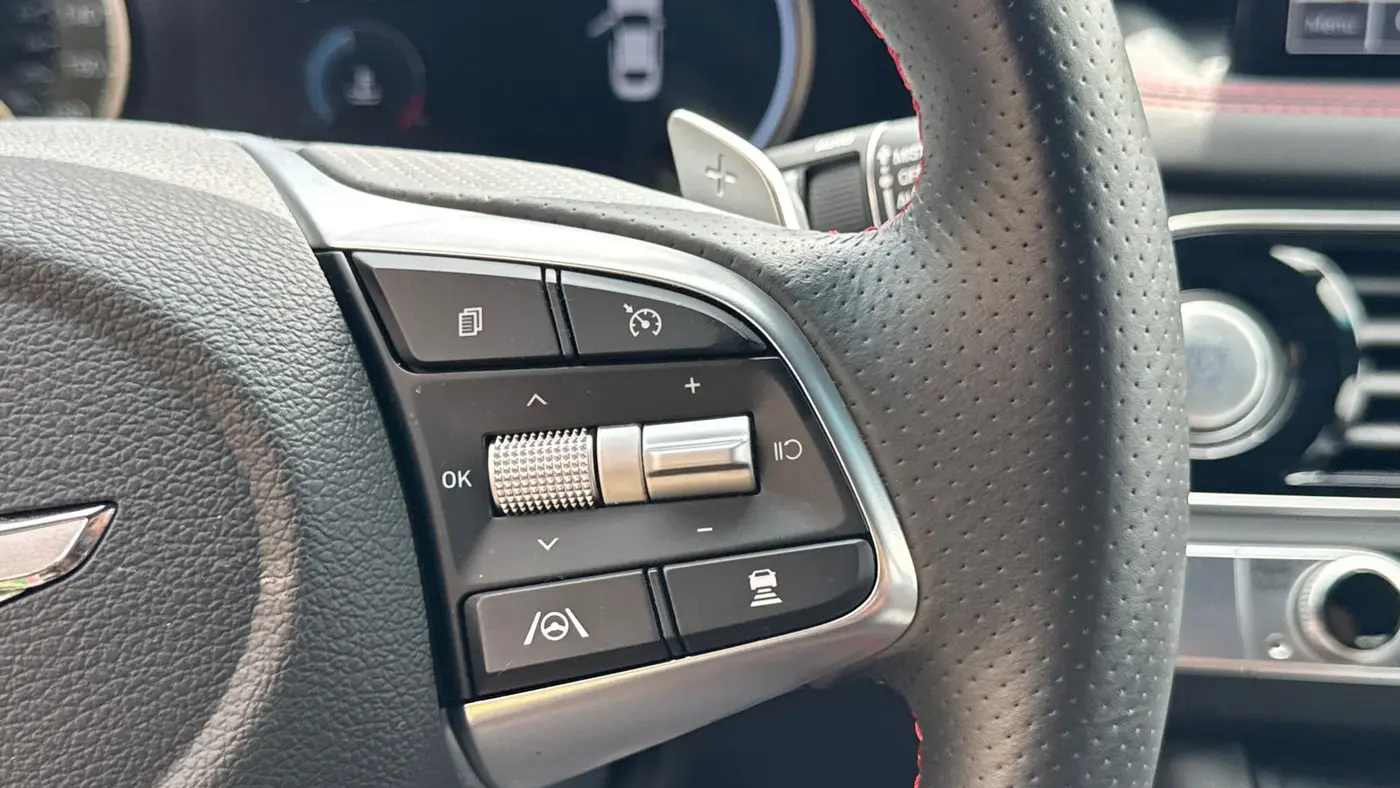 2023 Genesis G70 3.3T Standard
