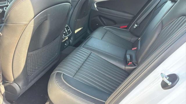 2022 Genesis G70 3.3T Standard