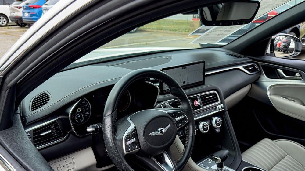2023 Genesis G70 3.3T Standard