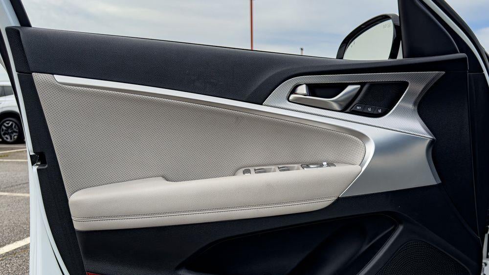 2023 Genesis G70 3.3T Standard
