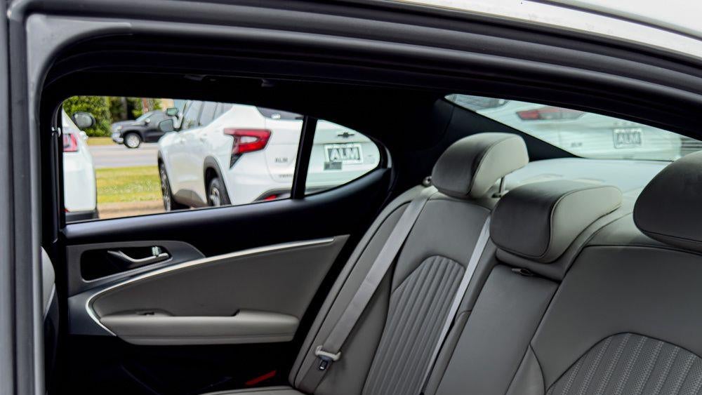 2023 Genesis G70 3.3T Standard