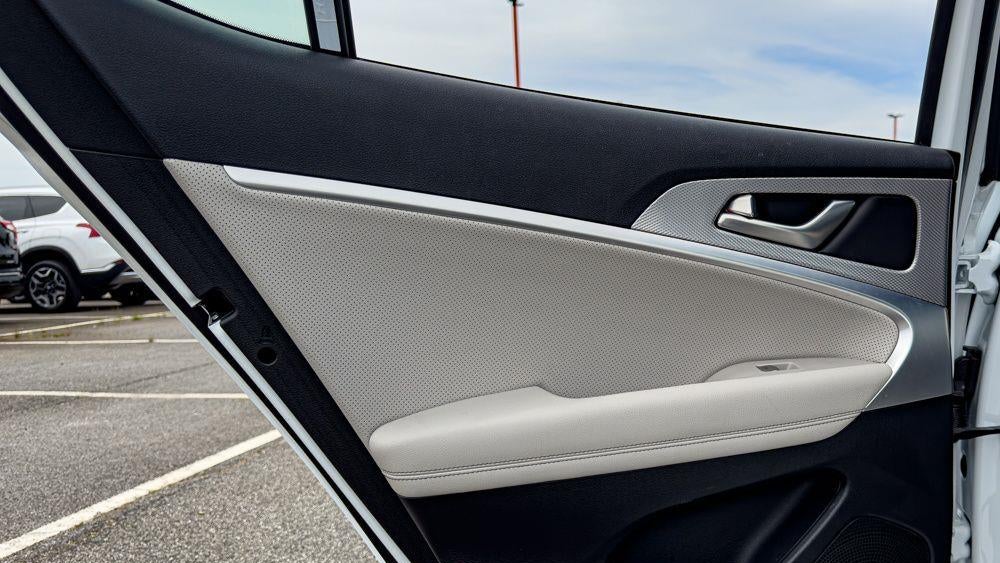 2023 Genesis G70 3.3T Standard