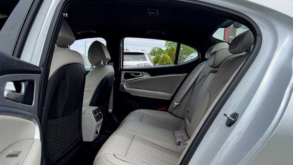 2023 Genesis G70 3.3T Standard