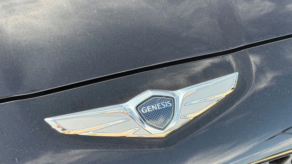 2023 Genesis G70 3.3T Standard