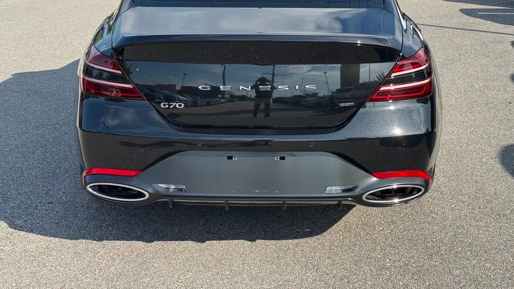 2023 Genesis G70 3.3T Standard