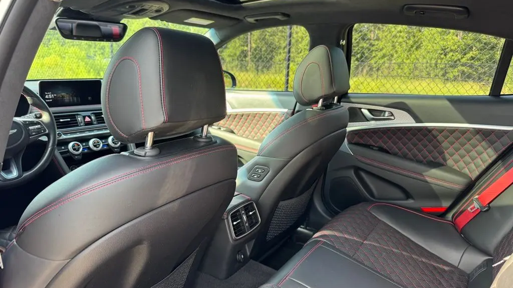 2023 Genesis G70 3.3T Standard