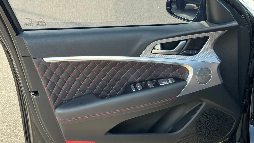 2023 Genesis G70 3.3T Standard