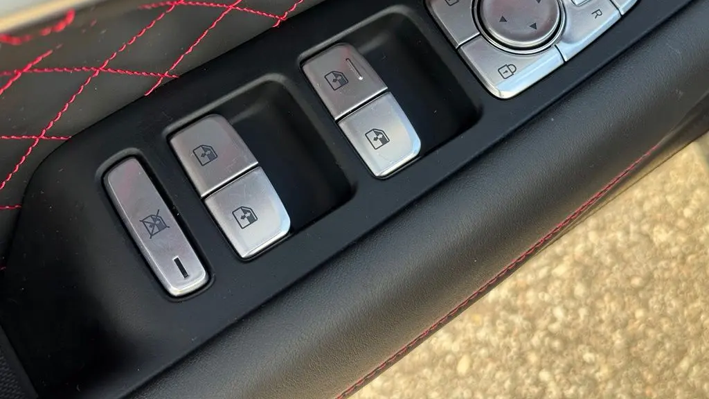 2023 Genesis G70 3.3T Standard