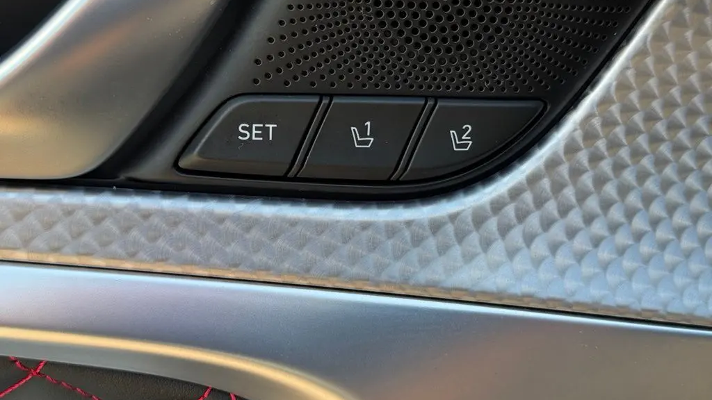 2023 Genesis G70 3.3T Standard