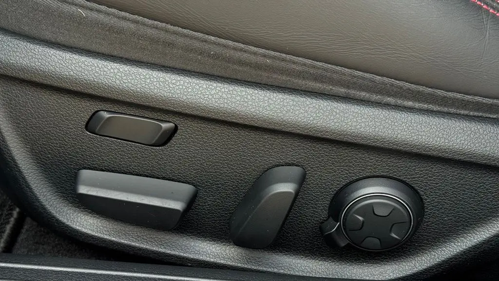 2023 Genesis G70 3.3T Standard
