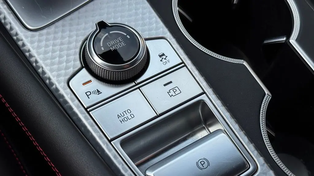 2023 Genesis G70 3.3T Standard