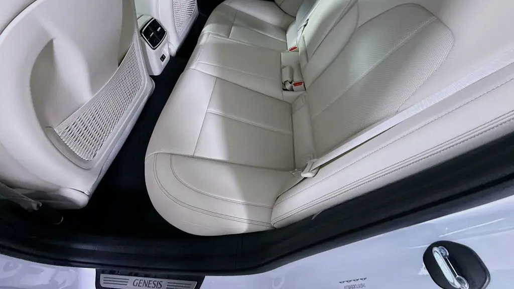 2026 Genesis G70 2.5T Standard