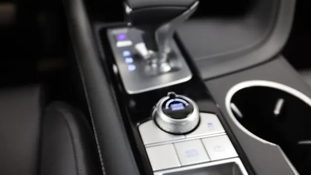 2026 Genesis G70 2.5T Standard