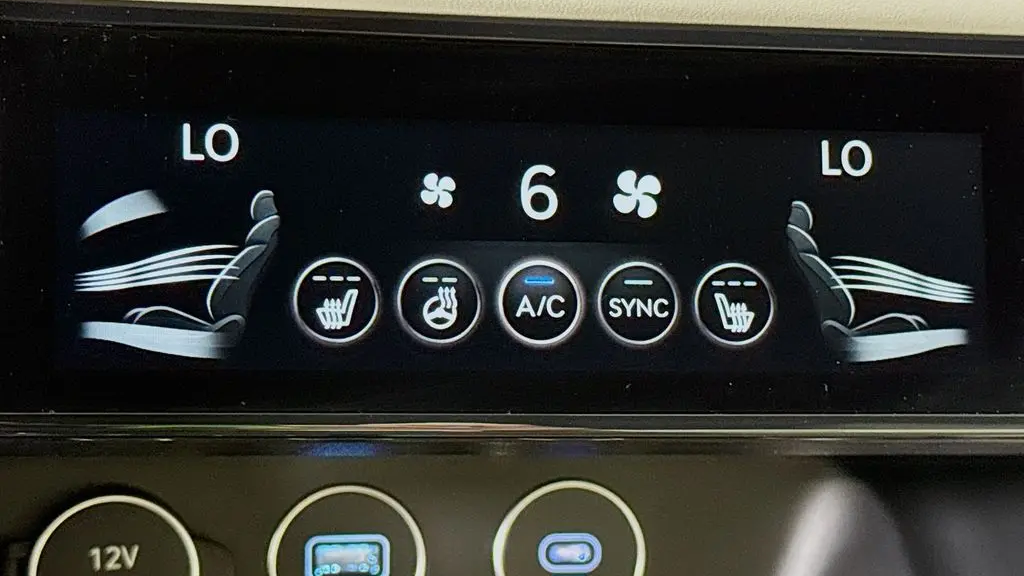 2026 Genesis G70 2.5T Standard