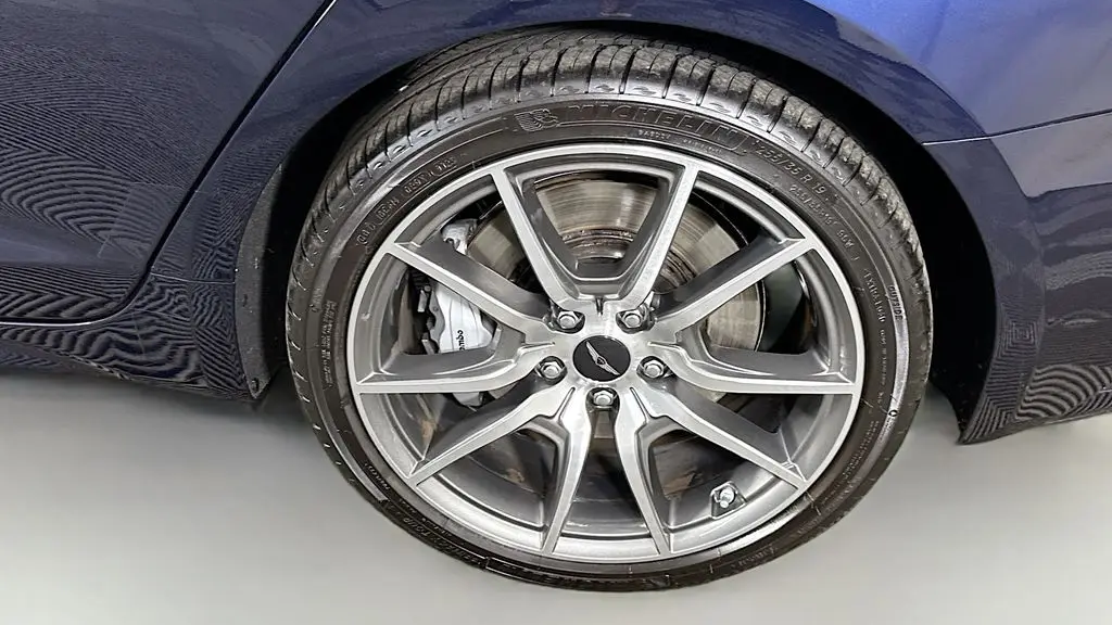 2026 Genesis G70 2.5T Standard
