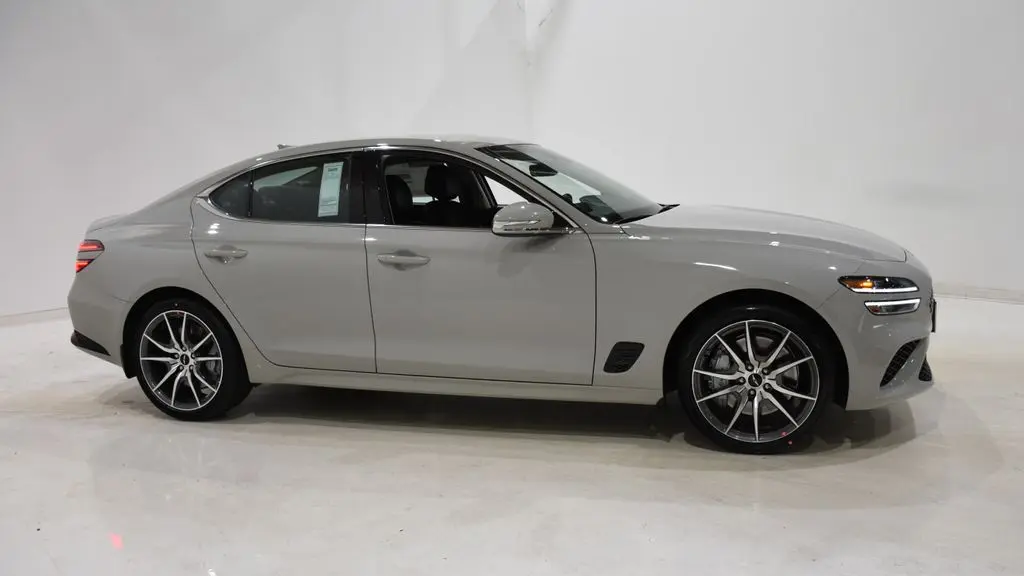 2026 Genesis G70 2.5T Standard