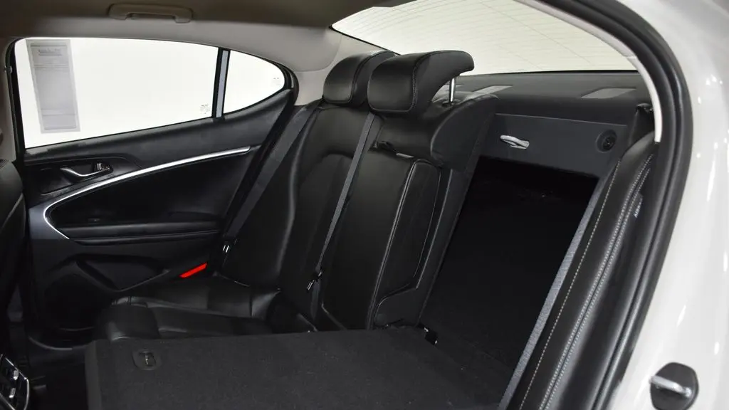 2026 Genesis G70 2.5T Standard