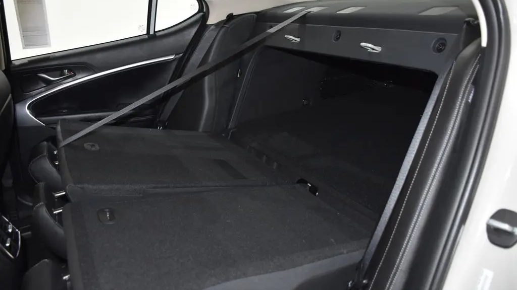 2026 Genesis G70 2.5T Standard
