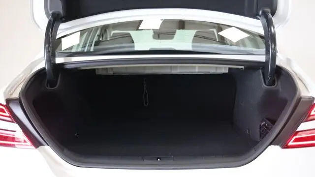 2026 Genesis G70 2.5T Standard
