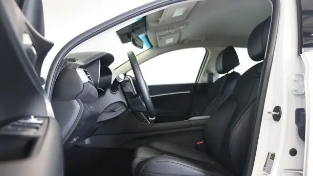 2026 Genesis G70 2.5T Standard