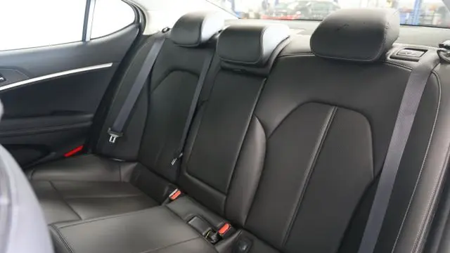 2026 Genesis G70 2.5T Standard