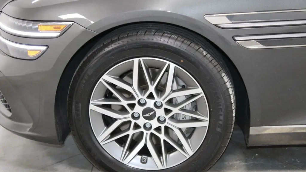2025 Genesis G80 2.5T