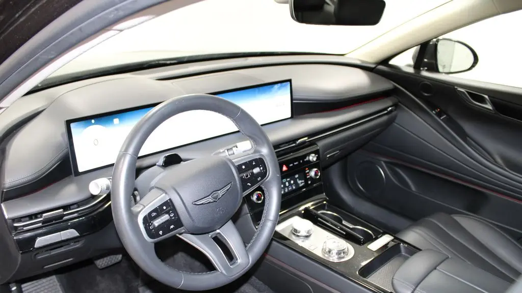 2025 Genesis G80 2.5T