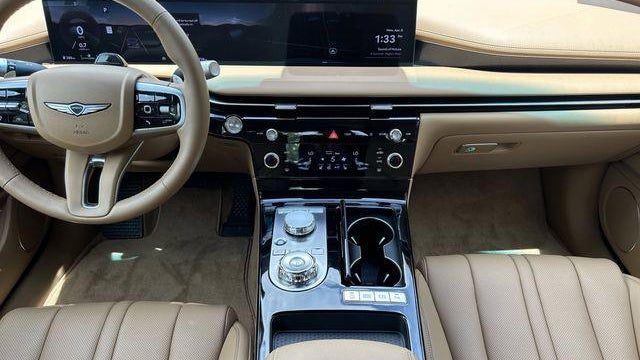 2025 Genesis G80 2.5T