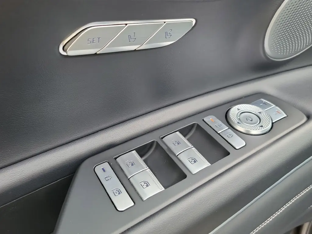 2025 Genesis GV80 - $52,299