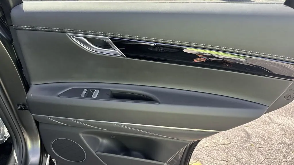 2025 Genesis GV80 2.5T Standard