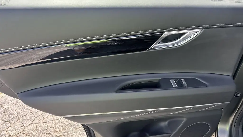 2025 Genesis GV80 2.5T Standard