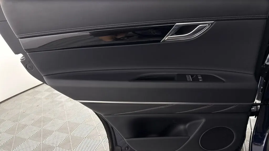 2025 Genesis GV80 2.5T Standard