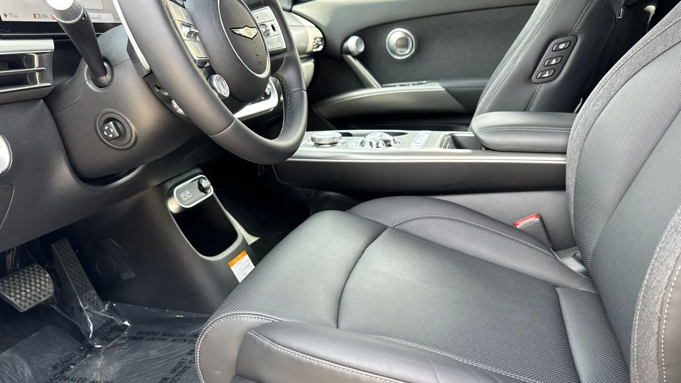 2025 Genesis GV60 Standard