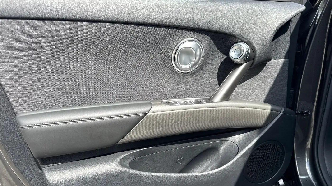2025 Genesis GV60 Standard