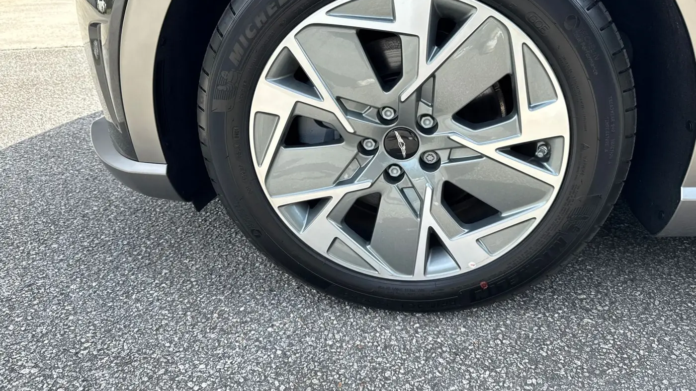 2025 Genesis GV60 Standard
