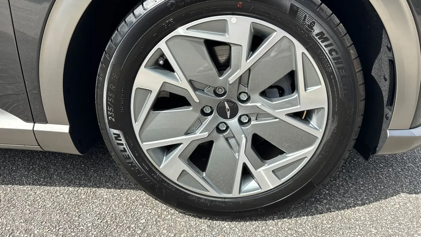 2025 Genesis GV60 Standard