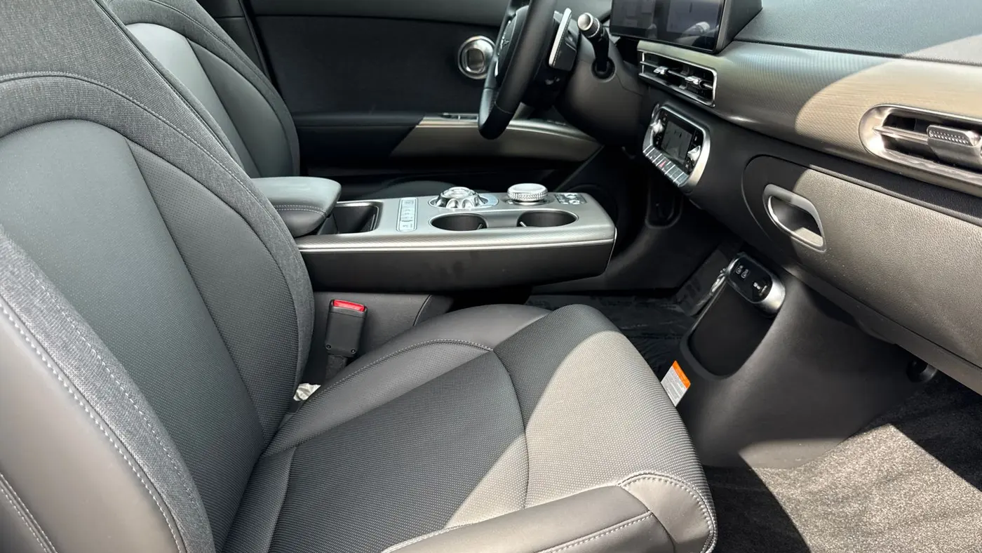 2025 Genesis GV60 Standard