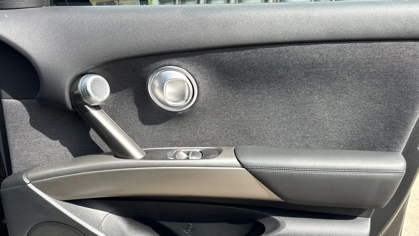 2025 Genesis GV60 Standard
