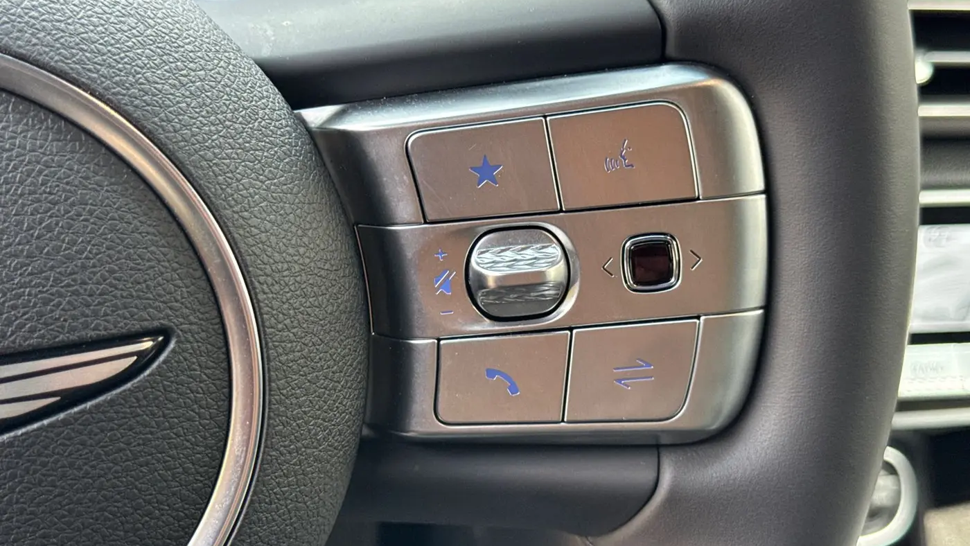 2025 Genesis GV60 Standard