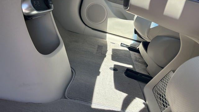 2024 Genesis GV60 Standard