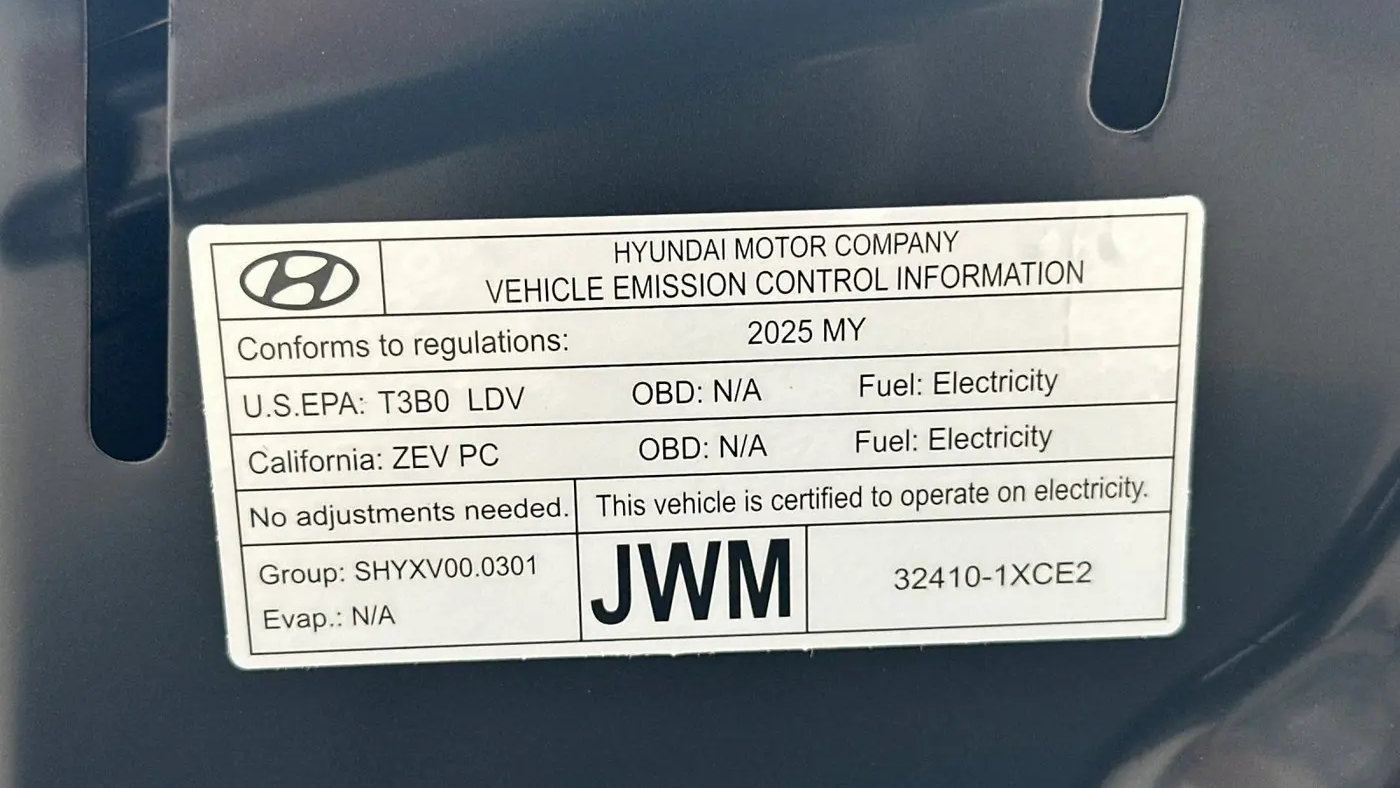 2025 Genesis GV60 Standard