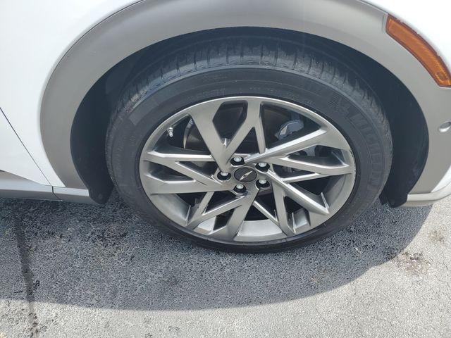2023 Genesis Gv60 - $34,988