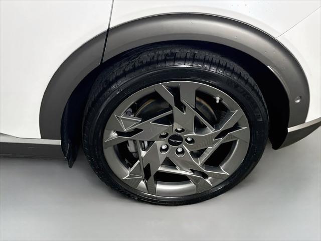 2023 Genesis Gv60 - $37,996