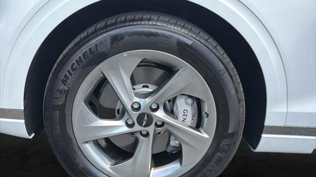 2026 Genesis GV70 2.5T Standard