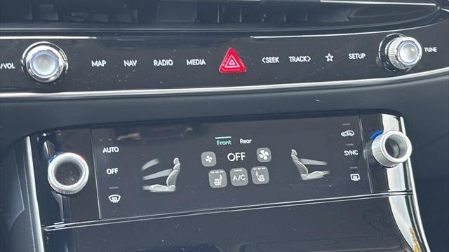 2026 Genesis GV70 2.5T Standard