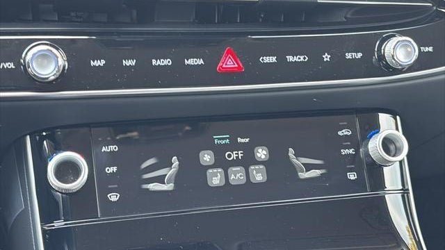 2026 Genesis GV70 2.5T Standard